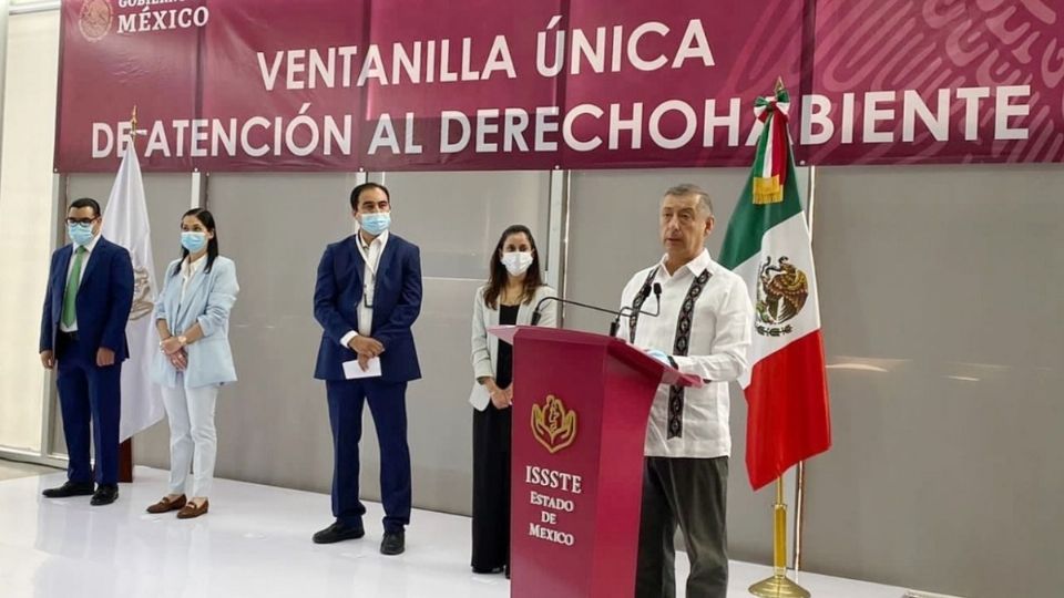 Inaugura Pedro Zenteno la sexta ventanilla en la oficina de representación en el Estado de México.