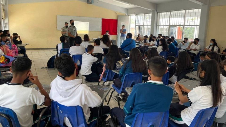 Guardia Nacional realiza pláticas de ciberseguridad a alumnos de secundaria en Querétaro