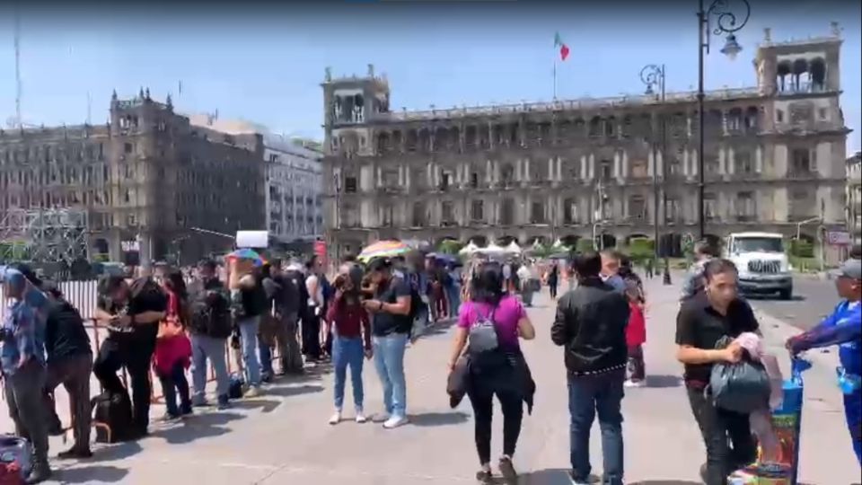 Los capitalinos ya esperan con ansias el inicio del concierto en punto de las 20:00 horas.