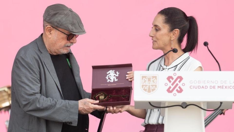 Claudia Sheinbaum entrega las llaves de la CDMX al cantautor Silvio Rodríguez