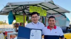 Joven dedica su título universitario a su padre que trabaja como elotero | FOTO