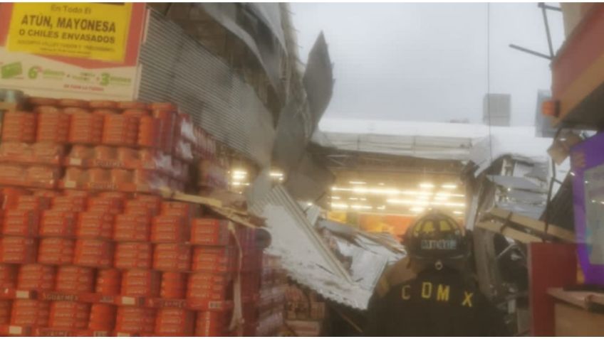 El momento exacto del colapso de un supermercado por granizada en CDMX | VIDEO