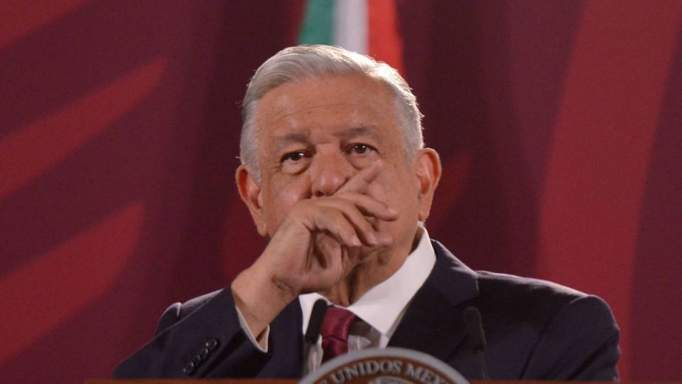 AMLO acusó a la empresa de extracción de materiales de construcción de afectar el medioambiente.