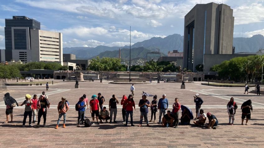 Migrantes varados en Nuevo León exigen diálogo con Samuel García