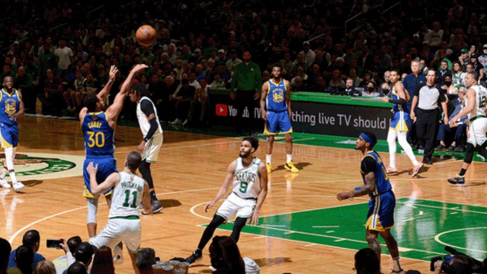 Curry llevó a los Warriors a ganar un anillo más de la NBA