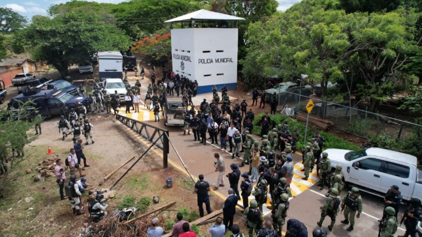 Ejército, GN y Policía Michoacán retiran barricadas de "Pueblos Unidos" e instalan base de operaciones