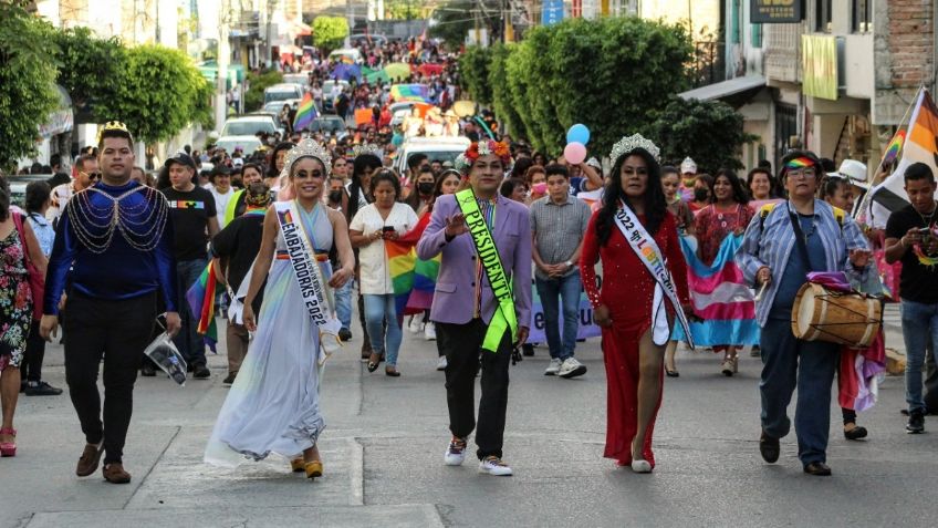 Marcha comunidad LGBT en Chilpancingo; demandan aprobación de matrimonios igualitarios