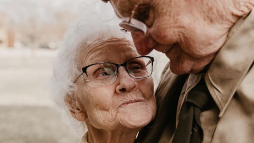 Abuelita se toma sus primera fotos vestida de novia en su 70 aniversario