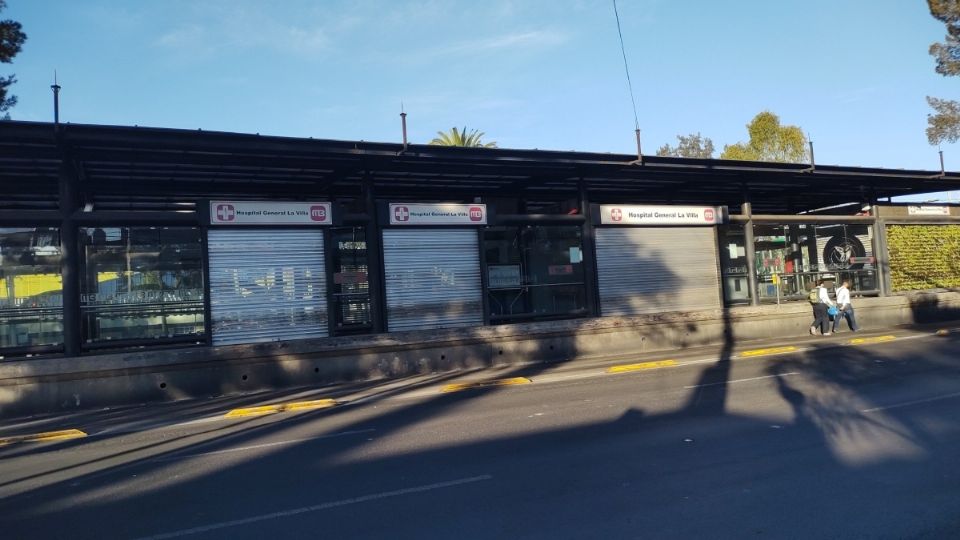 Imagen del cierre de estación en la línea 6.