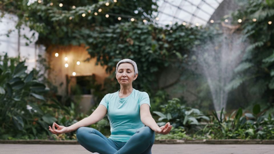 Si tienes menopausia debes realizar el ejercicio adecuado para quemar grasa y ganar masa muscular, según los expertos.