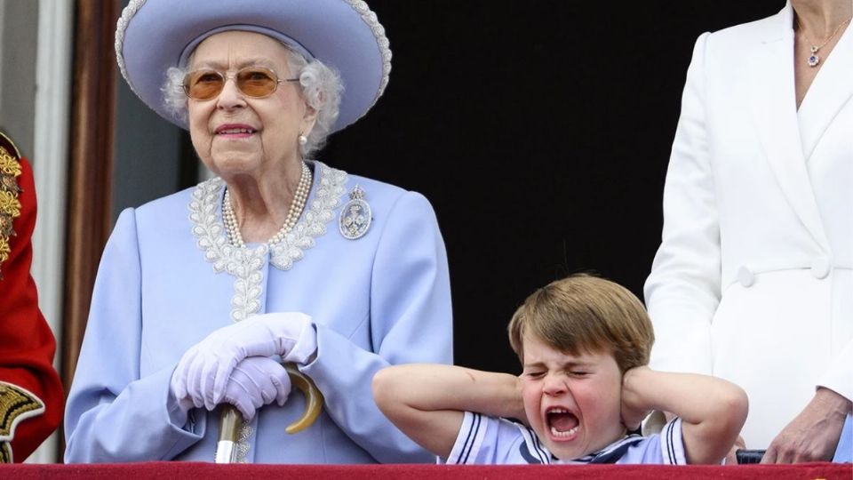 La reina Isabel y el príncipe Luis, su bisnieto, durante los festejos