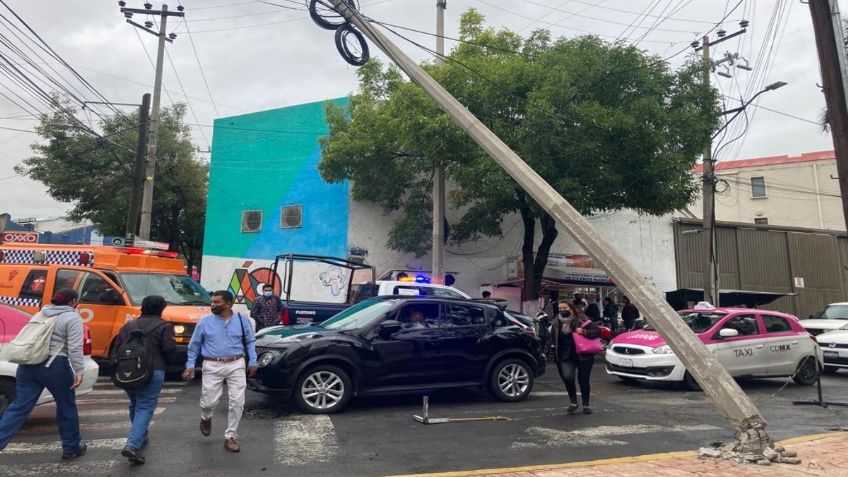 Hombre de 60 años resulta herido con fractura expuesta tras caerle un poste en Álvaro Obregón | VIDEO