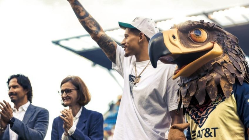 "Es una águila real": Juan Toscano, primer mexicano campeón de la NBA, recibió el jersey de Guillermo Ochoa