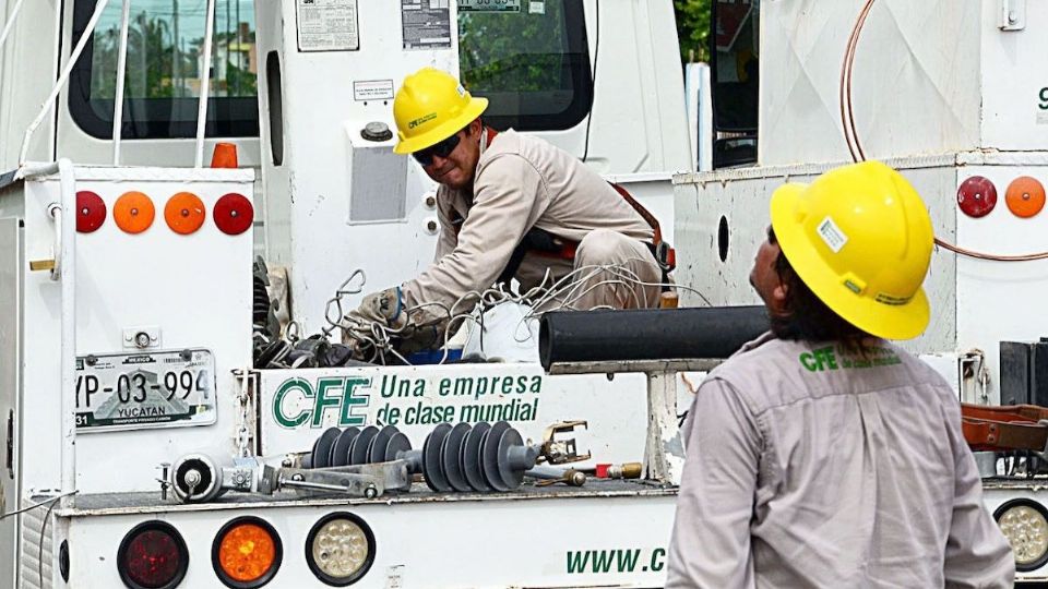 En los municipios del interior del estado también se suspendió el servicio de energía eléctrica.