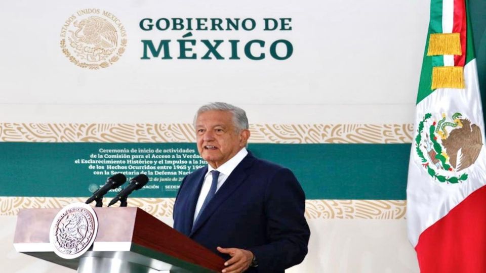 López Obrador dijo que pedirá a la FGR que participe y se integre a  la Comisión de la Verdad.