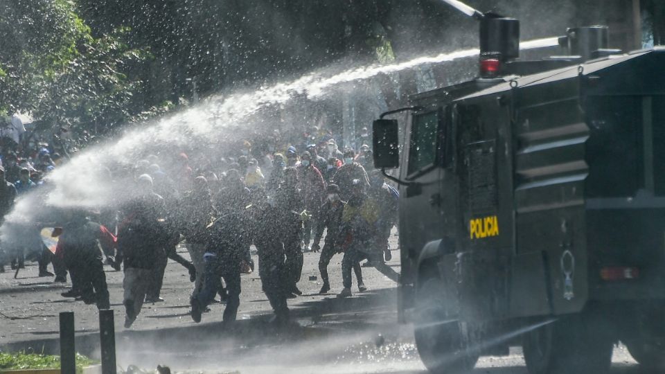 Autoridades usaron tanquetas contra manifestantes.