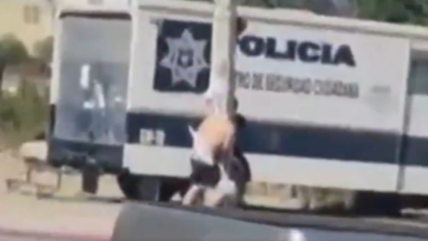 Baja California: Captan a presunto ladrón amarrado de un poste frente a caseta de policía en Tijuana | VIDEO