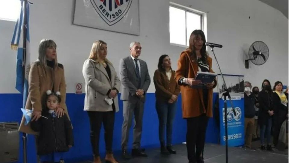 Funcionaria argentina usó lenguaje inclusivo y la abuchearon en plena ceremonia