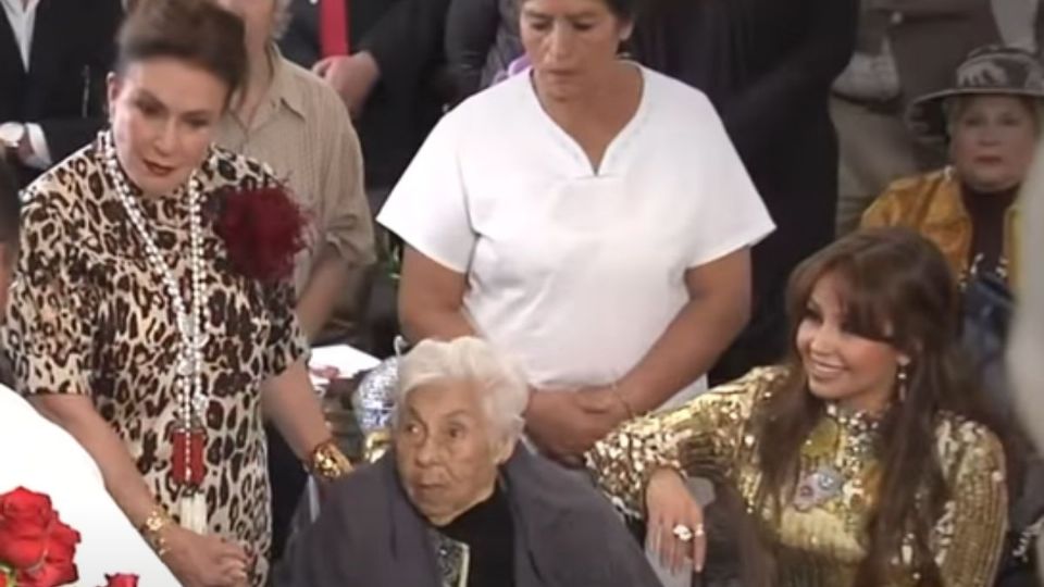 Así pasaron un emotivo momento las queridas actrices a lado de su abuelita