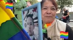 Madre lleva las cenizas de su hijo a la marcha LGBT+; él murió de cáncer hace un mes |VIDEO