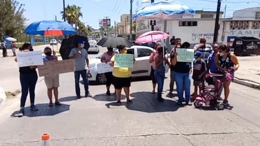 Tampico: vecinos bloquean bulevar tras dos días sin luz 