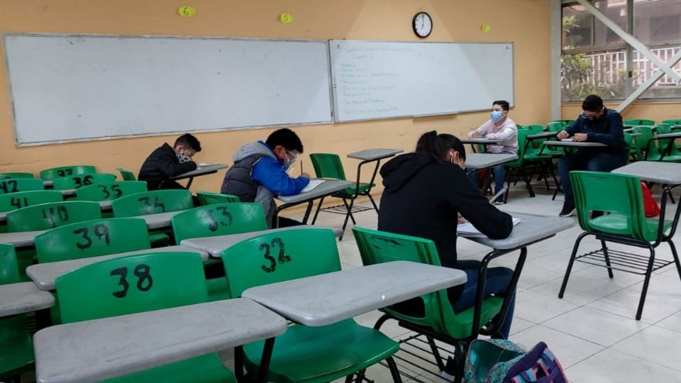 La Secretaría de Educación estatal señaló que hasta el momento no se tienen planteles cerrados por el aumento de contagios