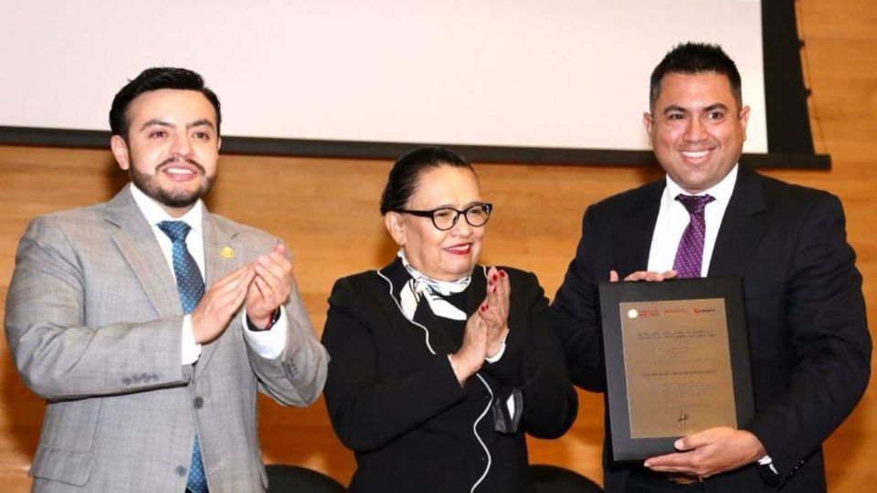 HONOR. La secretaria de Seguridad, Rosa Icela Rodríguez, atestiguó este acto