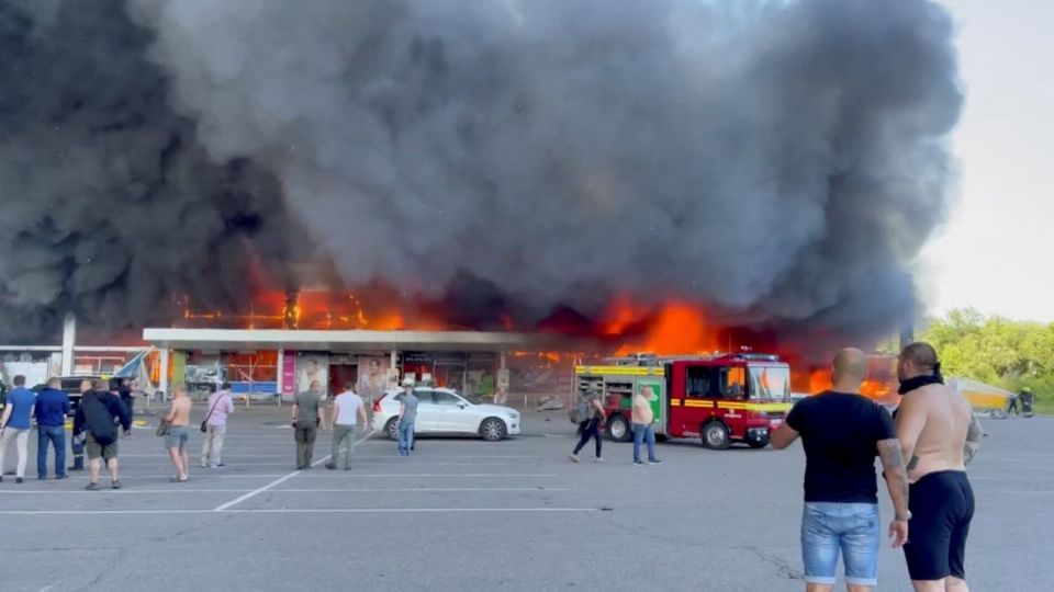 DAÑO. El centro comercial estaba lleno