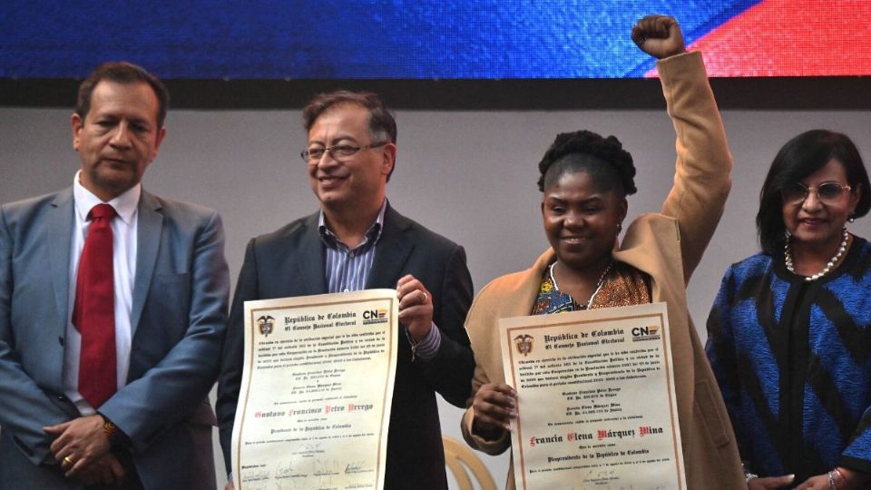 CONFIRMADOS. Gustavo Petro y su compañera de fórmula Francia Márquez recibieron sus credenciales oficiales como ganadores