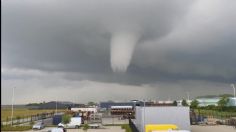 Momento exacto en el que se forma fuerte tornado que dejó una persona muerta y siete heridas | VIDEO VIRAL