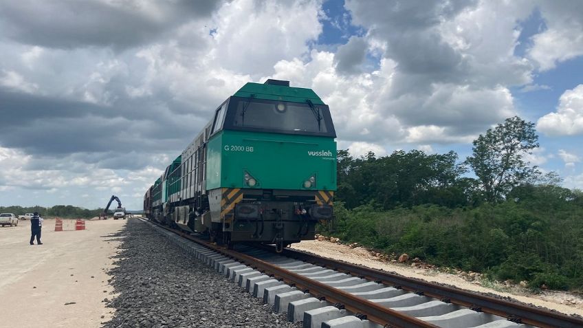 Alistan locomotora para instalar rieles del Tramo 2 del Tren Maya en Campeche