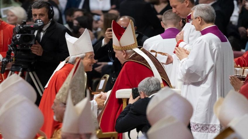 Arzobispos mexicanos reciben bendición de los palios de manos del Papa Francisco