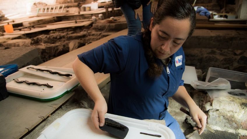 Arqueólogos mexicanos recuperan más de 2 mil objetos aztecas