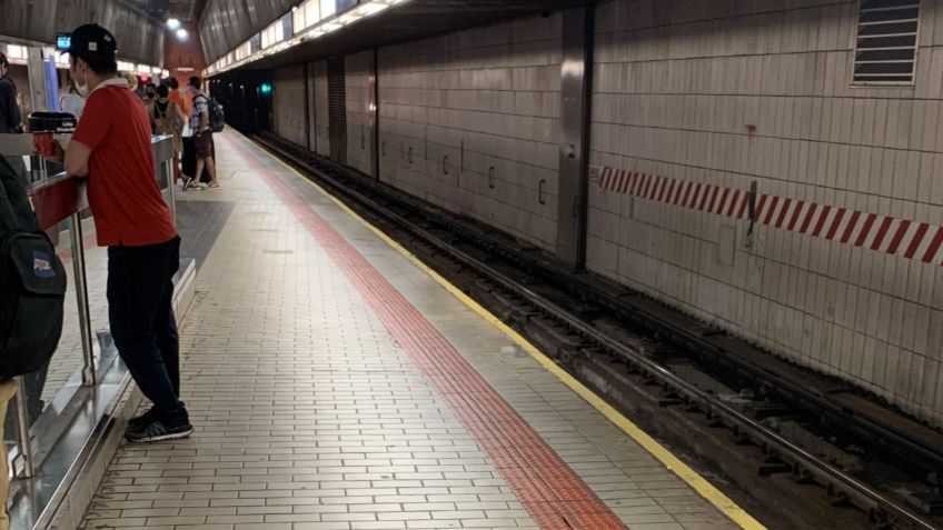 Mujer de 22 años muere tras caer a las vías del Metro de Nueva York