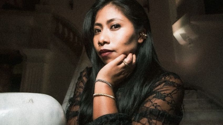 Yalitza Aparicio presumió cuerpazo con entallado vestido verde | FOTO