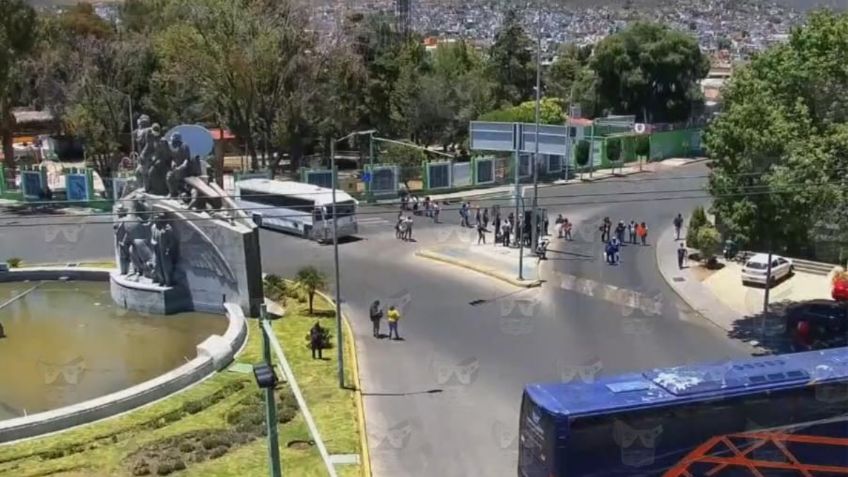 Bloquean habitantes de Ixmiquilpan accesos a Pachuca para exigir apoyos a damnificados de inundaciones