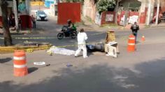 Motociclista muere en Xochimilco; su cuerpo quedó a centímetros de su vehículo