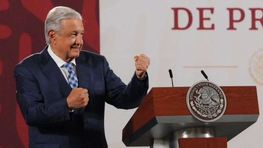 López Obrador defiende que "corcholatas" cumplen con su trabajo, pero les pide autolimitarse