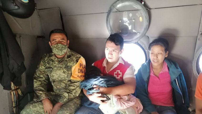 Ejército entrega ayuda humanitaria y rescata a un menor en Oaxaca