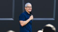 Tim Cook, el poderoso CEO de Apple, revela por qué salió del clóset: "Si tan sólo pudiera ayudar a una persona"