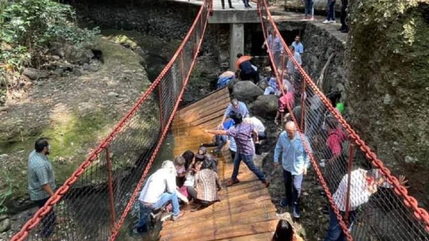 VIDEO: Así fue el momento exacto en que se desplomó puente colgante en Cuernavaca