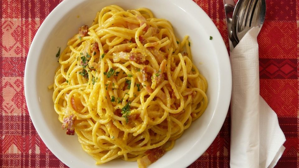 Los fideos instantáneos se han convertido en un alimento fácil de cocinar, pero su consumo diario no está recomendado