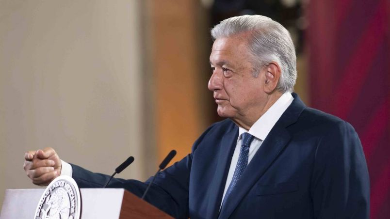 AMLO ofrece el avión presidencial a Argentina.