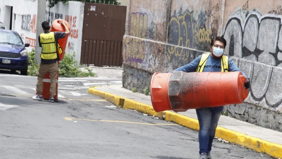 Liberan las vías públicas y retiran material que obstruía las calles