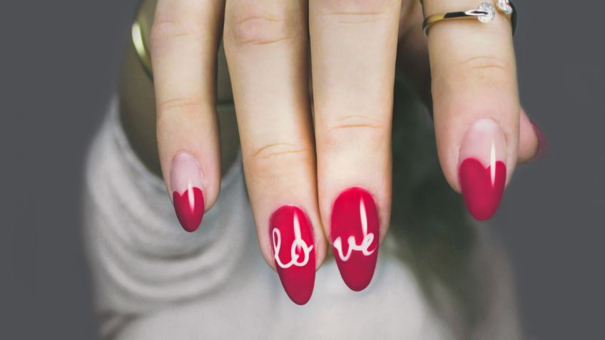 Este es el cosmético pintauñas perfecto para mujeres sin tiempo