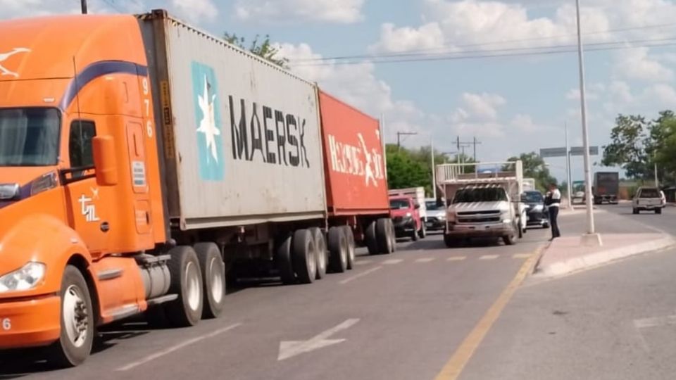 Nuevamente hay largas filas de trailers.