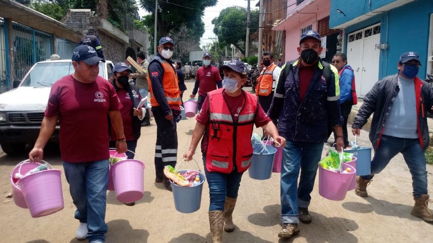 Xochimilco entrega kits de limpieza a los afectados por las inundaciones