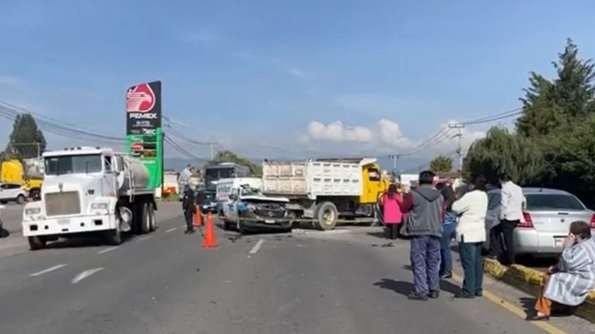 Tragedia en Edomex: Papá no pudo llevar a su hijo a la escuela; murió prensado tras chocar con camión | VIDEO