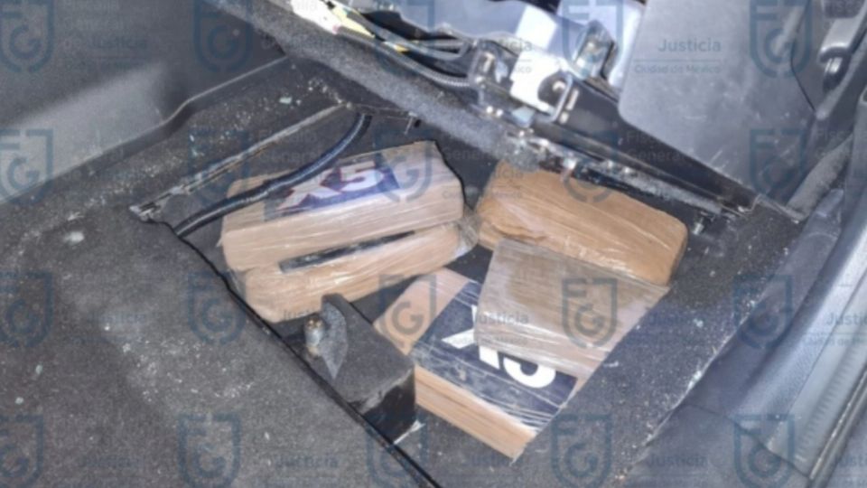 Agentes de la SSC decomisaron los paquetes con droga.