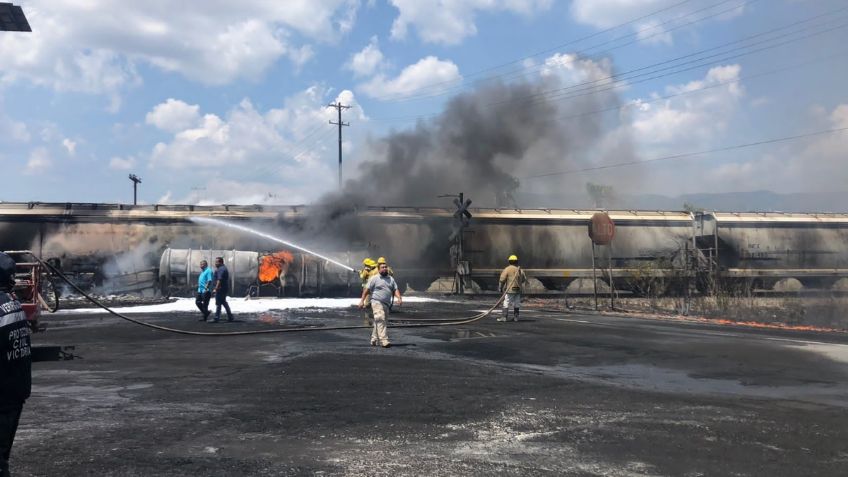 Tráiler cargado de gasolina explota al chocar con tren al sur de Tamaulipas 